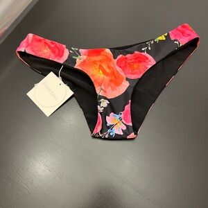 New with tags

Has hygiene liner